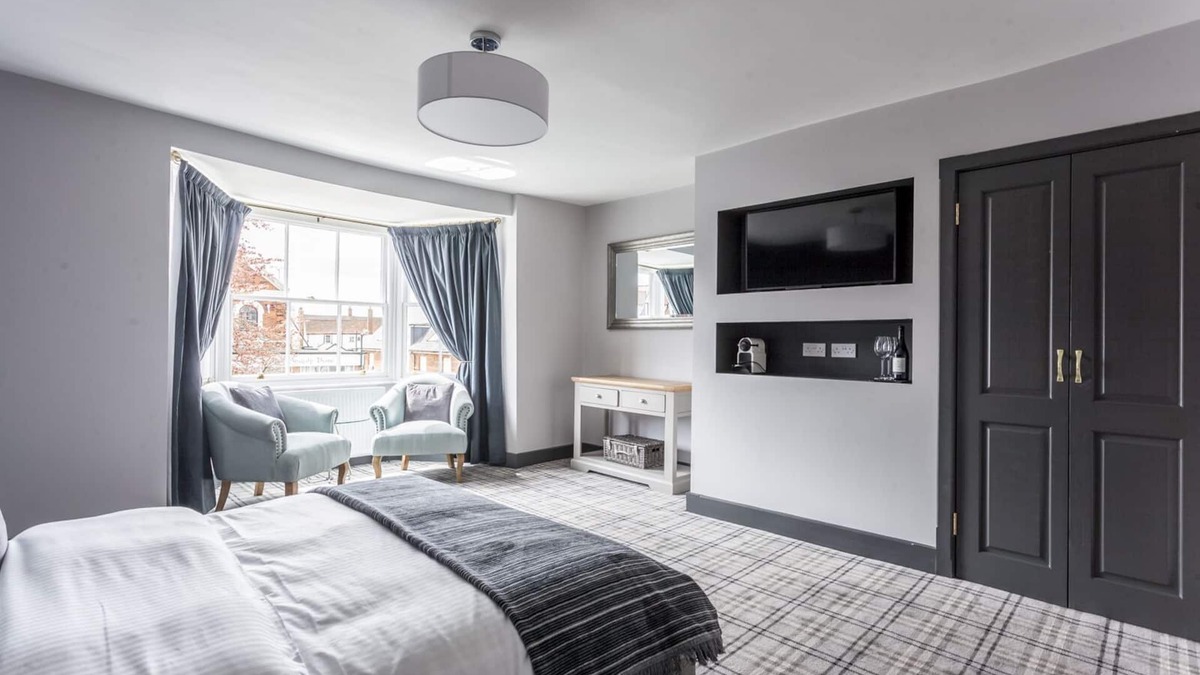 Burnham-on-Crouch Hotel | The Ship Inn
