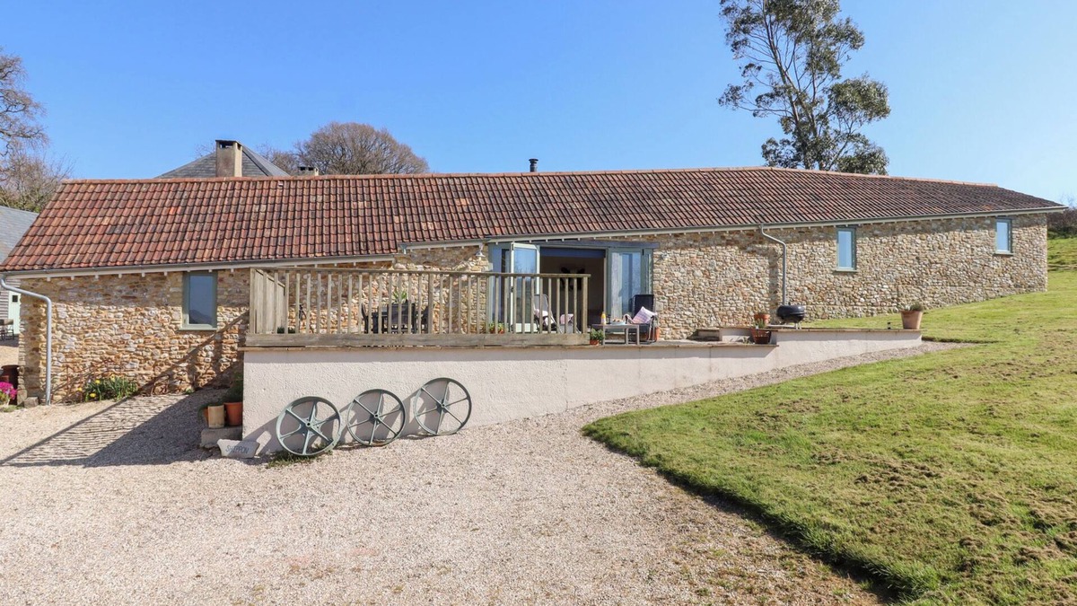 Axminster Cottage | THE SHIPPON AT WYKE FARM, pet friendly, with open fire in Lyme Regis