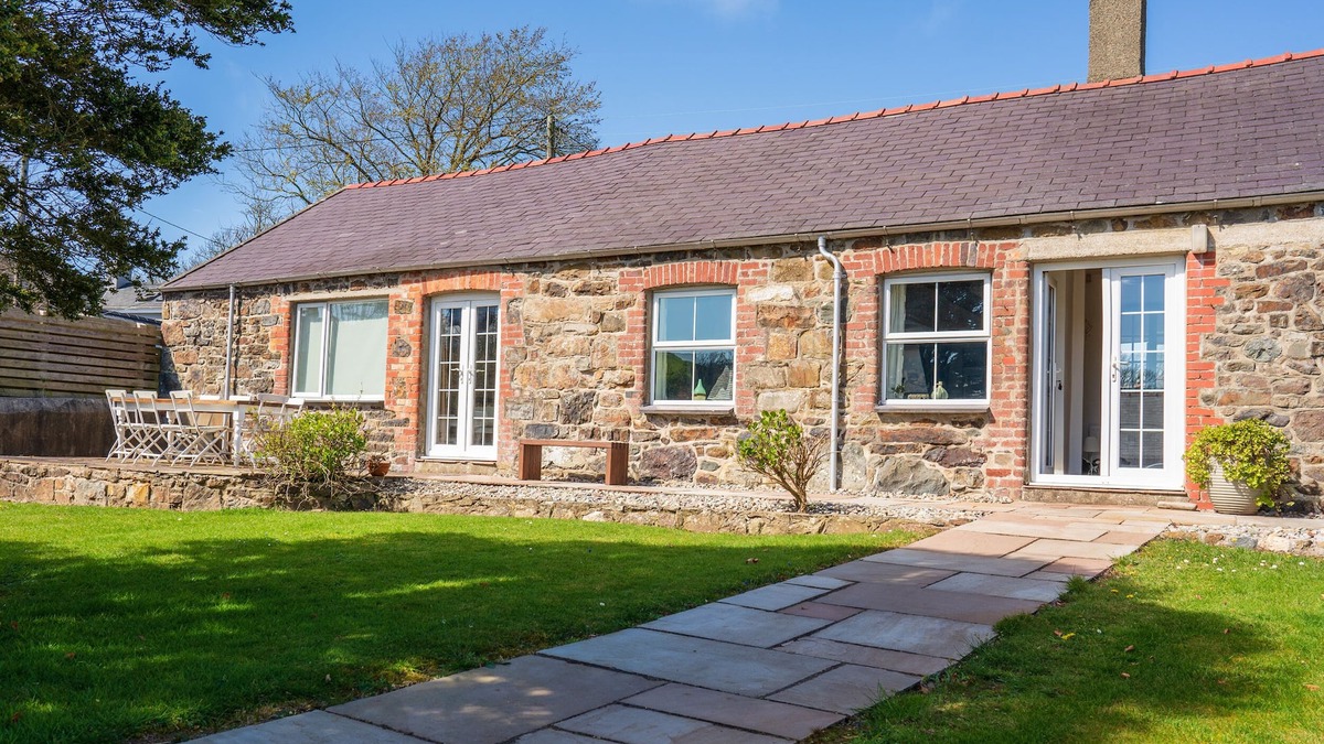 Llanengan Cottage | THE SHIPPONS, pet friendly, character holiday cottage in Abersoch