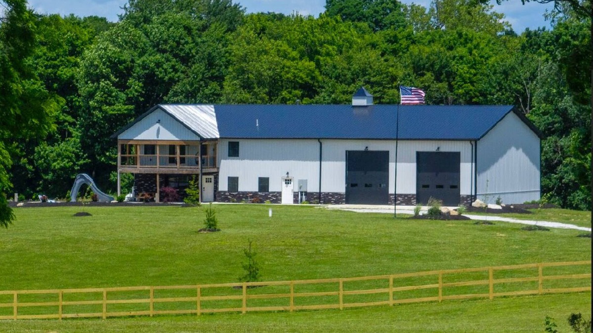 Nashport House | The Shome-3-bedroom barn on 10 acres in peaceful Thornville with AC, WiFi