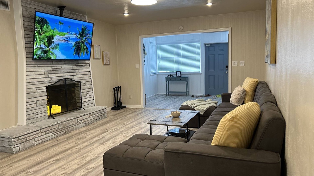 Osprey House | The Shoreland Hideaway 4BR & 2BA jacuzzi, minutes from Siesta Key