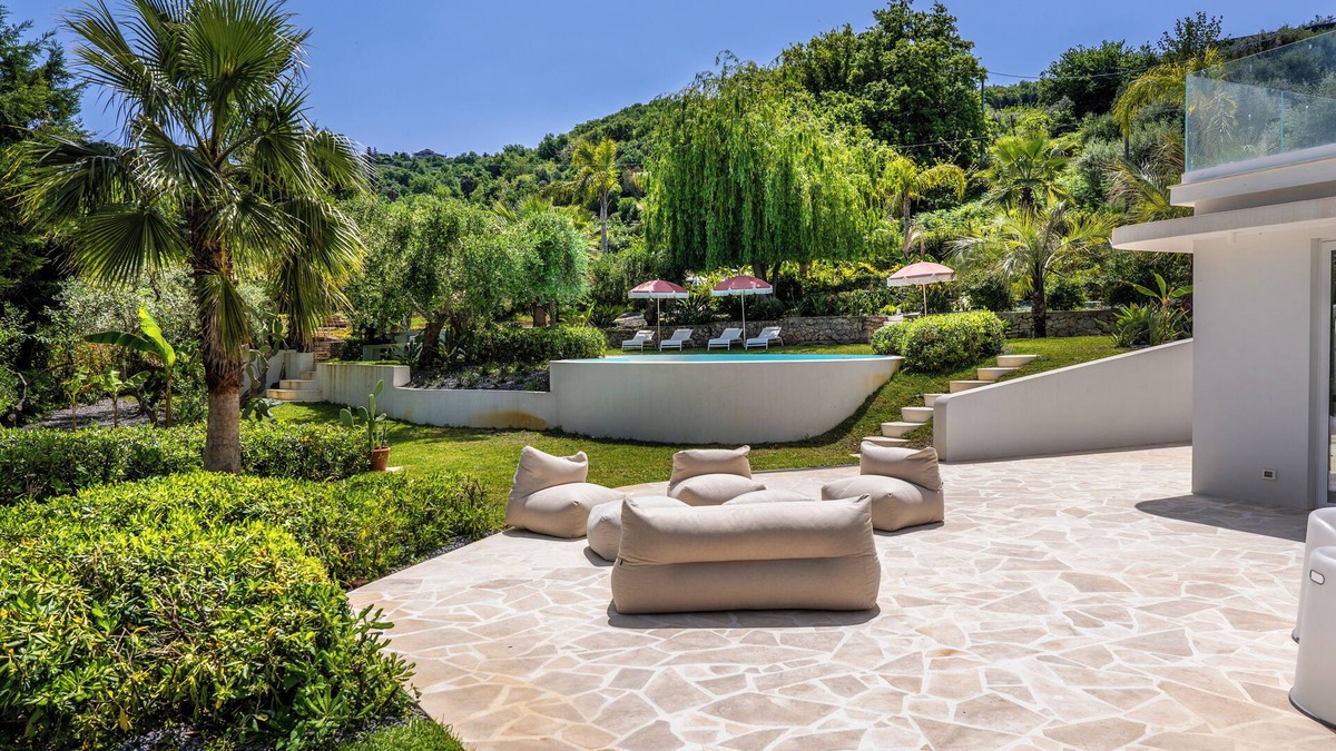 Naso Villa | The Sicily Lobster House