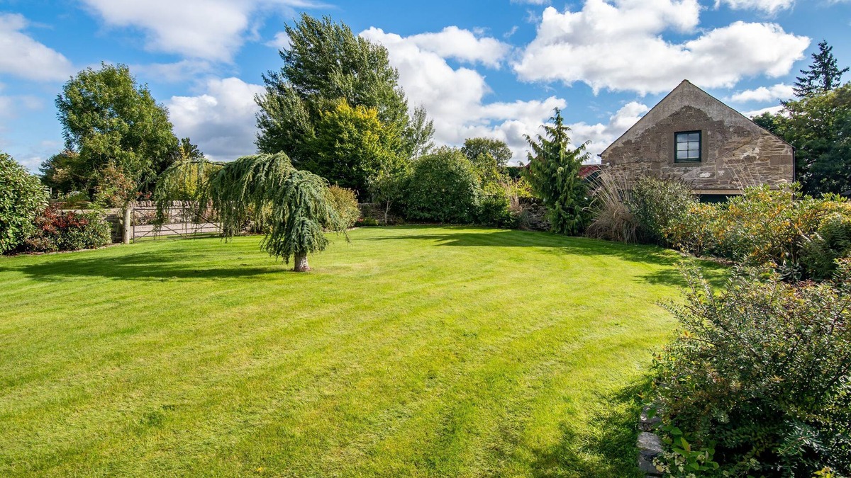 Murthly Apartment | The Sidlaws Rural Retreat Perthshire - sleeps 5 guests in 2 bedrooms