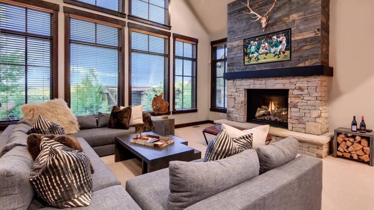 North Park City House | The Silver Star - Ski In/Out 5BR - PC Luxury!