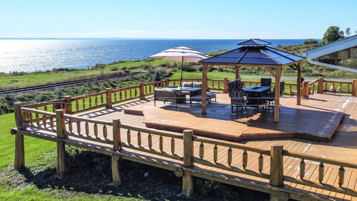 Caplan House | The Simeon - Upscale Bay Views by Doorbed