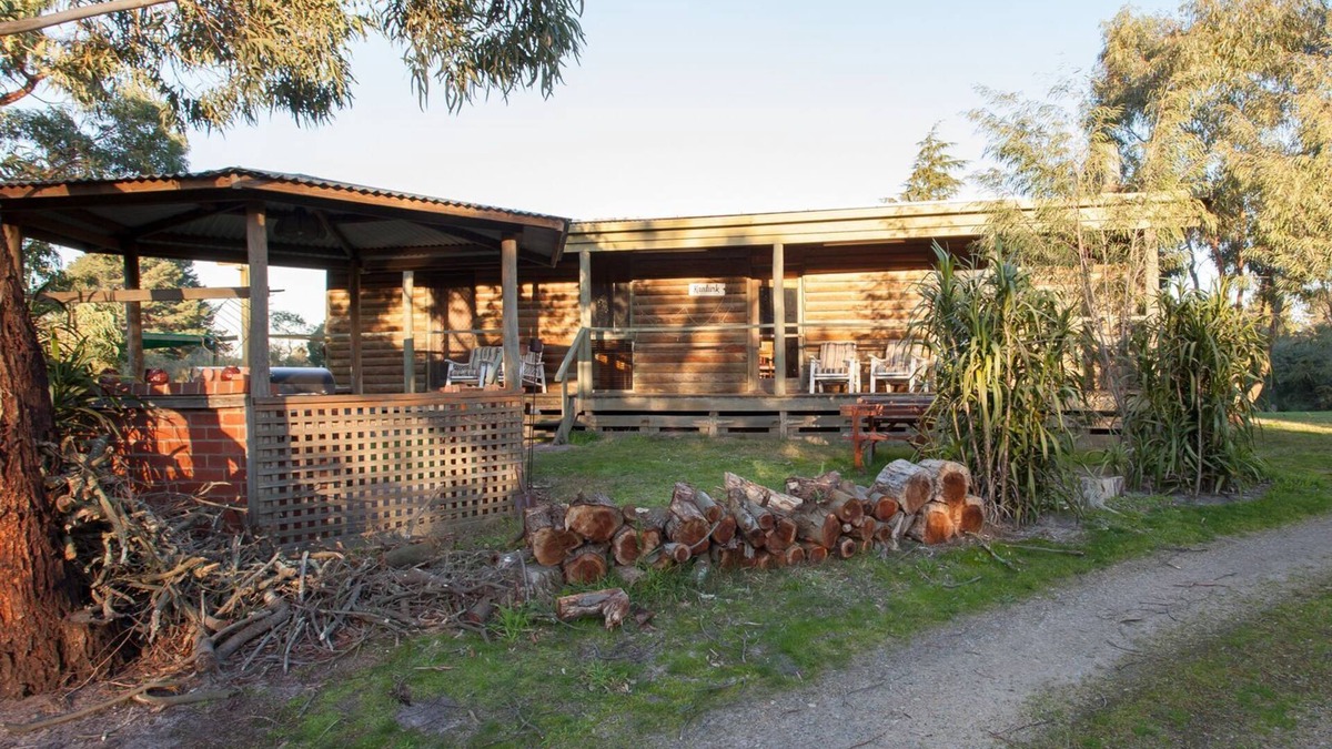 Langwarrin South Cabin | The Sixth Hole @Kanturk Country Retreat