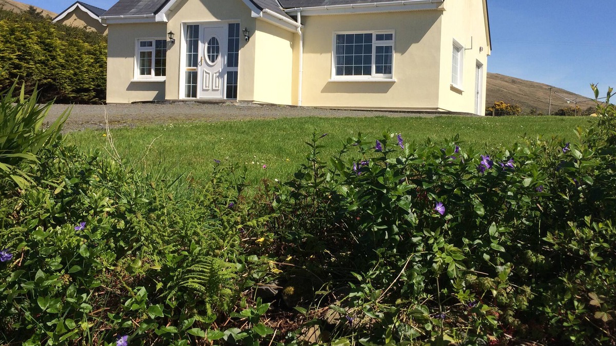 Cahirciveen Cottage | THE SLATE HOUSE, family friendly in Cahersiveen, County Kerry
