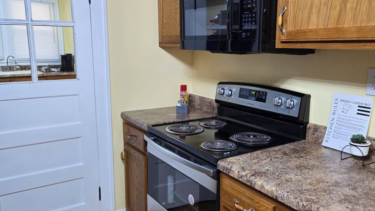 Russell Springs House | The Sleepover is a tiny house with 1 bedroom and 1 bath