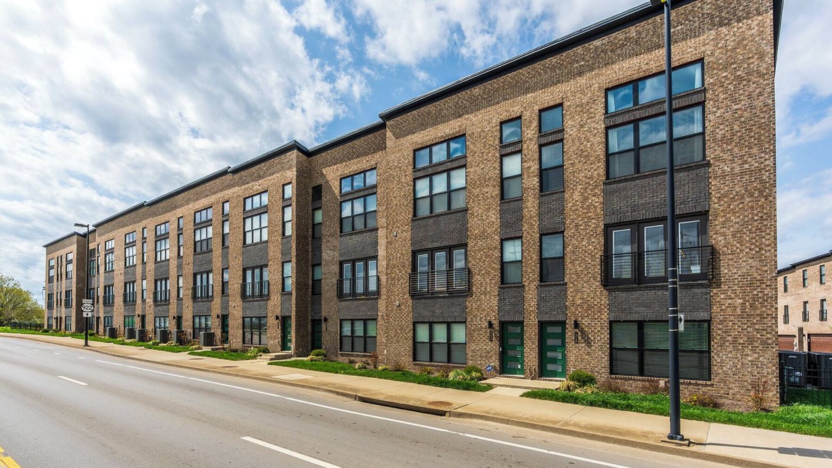 Lexington House | The Slow Horse - 3BR Modern Townhouse Near Rupp & Downtown