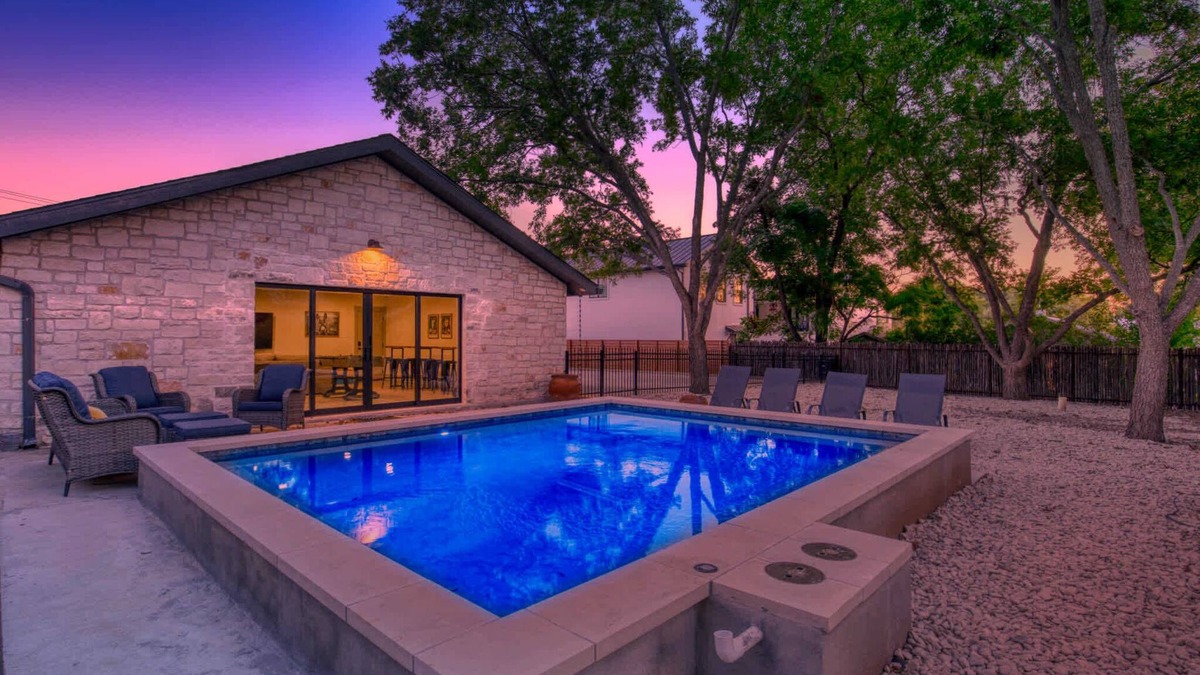 Fredericksburg House | The Smith Haus - Sleeps 12, Heated Pool, Game Room