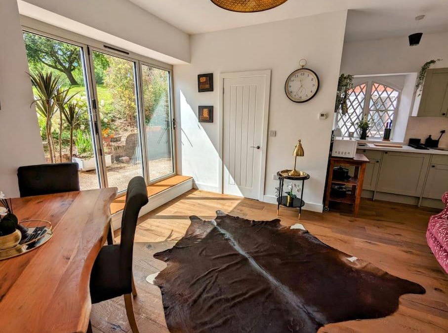 Llandenny Apartment | The Snug at Cefn Tilla Court