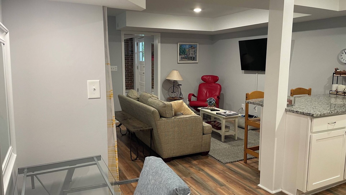 Chapel Hill Apartment | The Snuggery: Light, new studio in charming Chapel Hill