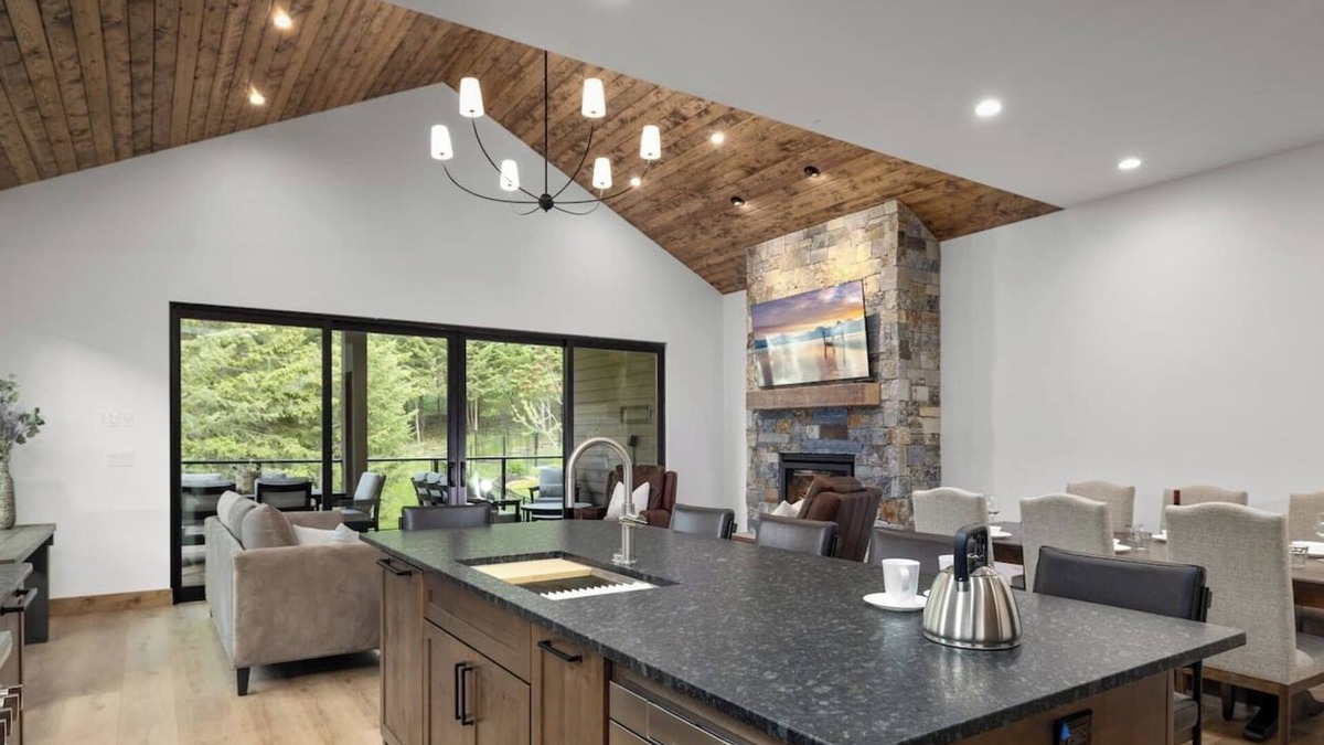 Whitefish House | The Social at 506 | 3 King Beds