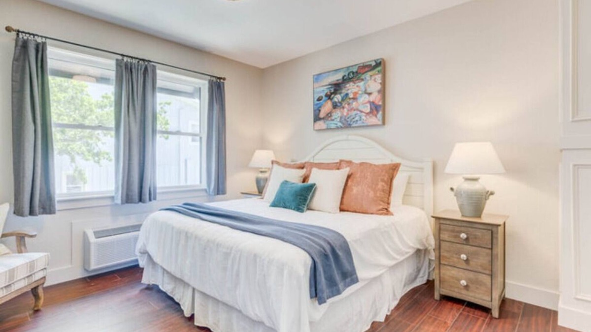 Historic Downtown Manteo Apartment | The Sound Side Handicap accessible