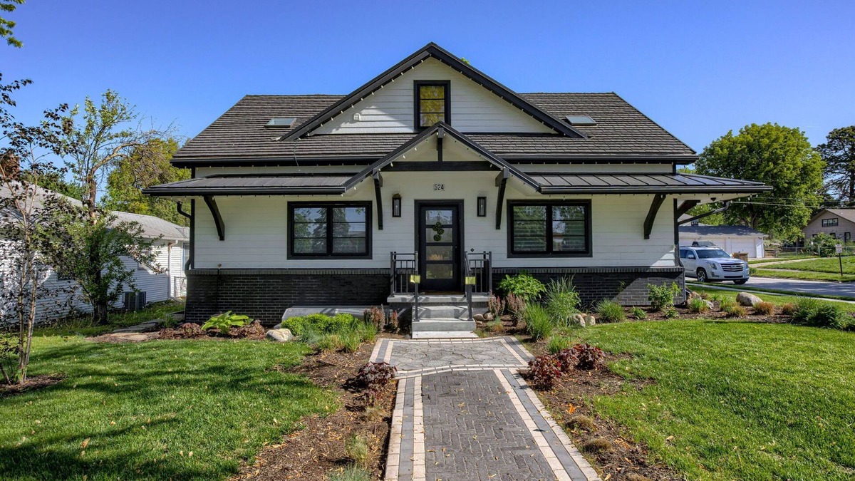 Gretna House | The South House in Gretna, NE - 5 bedrooms