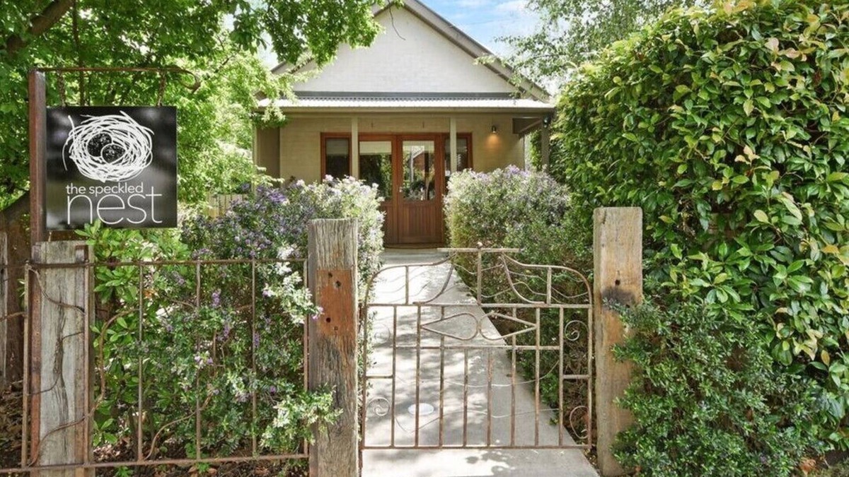 Millthorpe Apartment | The Speckled Nest - Self-contained studio home for 2 in a peaceful garden