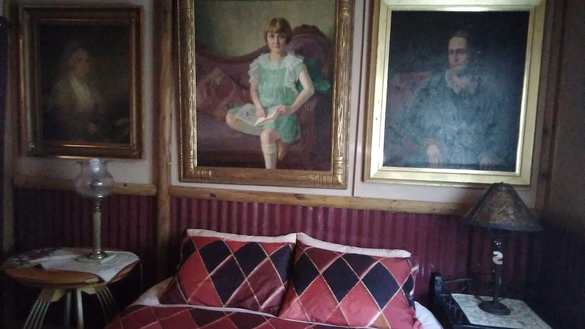 Marathon House | "THE SPIRIT ROOM" at La Loma del chivo