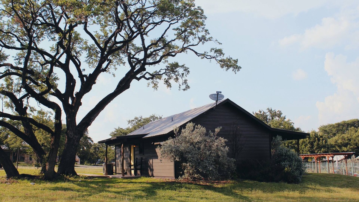 Leakey Hotel | The Springs Retreat.