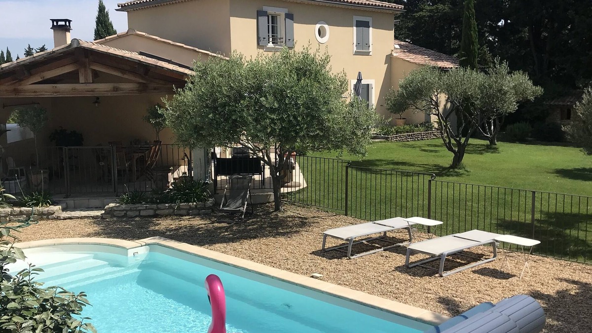 Sainte-Cecile-les-Vignes House | THE STAR HOUSE