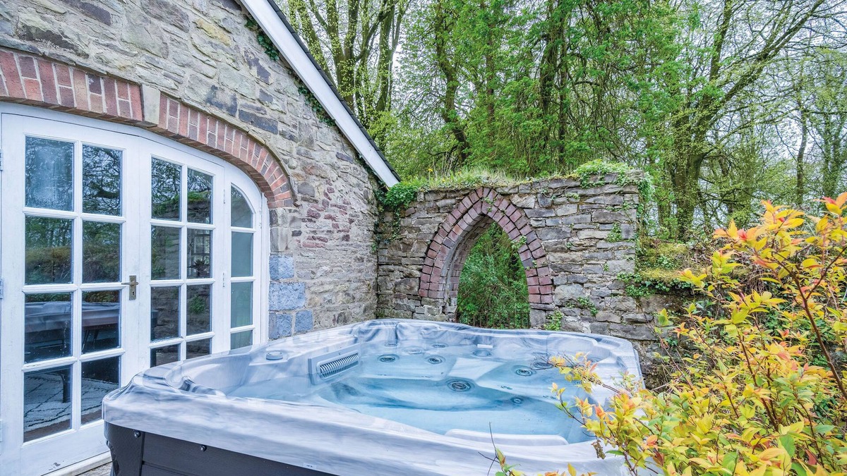 Ludchurch Cottage | The Stables - 2 Bedroom Cottage - Princes Gate