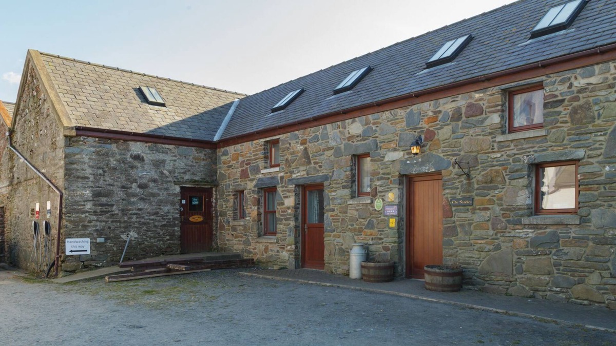 Kirk Braddon Cottage | The Stables - sleeps 6 guests in 3 bedrooms