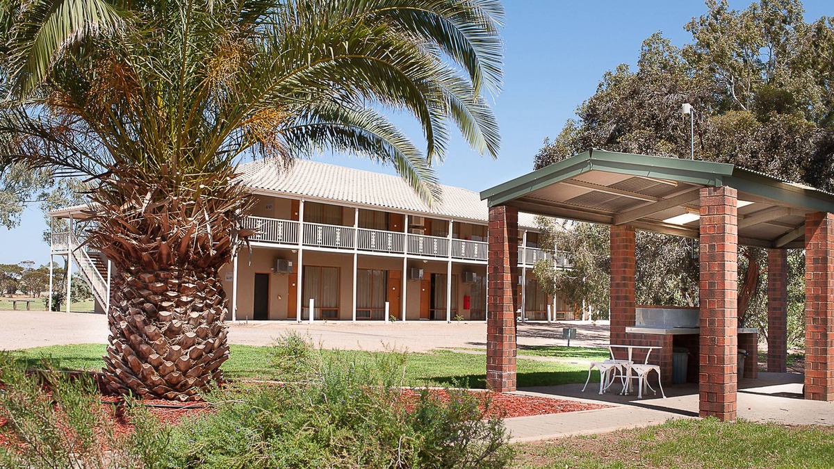 Port Augusta West Hotel | The Standpipe Golf Motor Inn