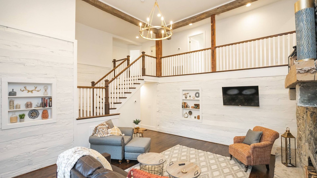 Mount Juliet House | The Stapleton: 4 Bed/3 Bath Log Cabin on 1.5 Acres