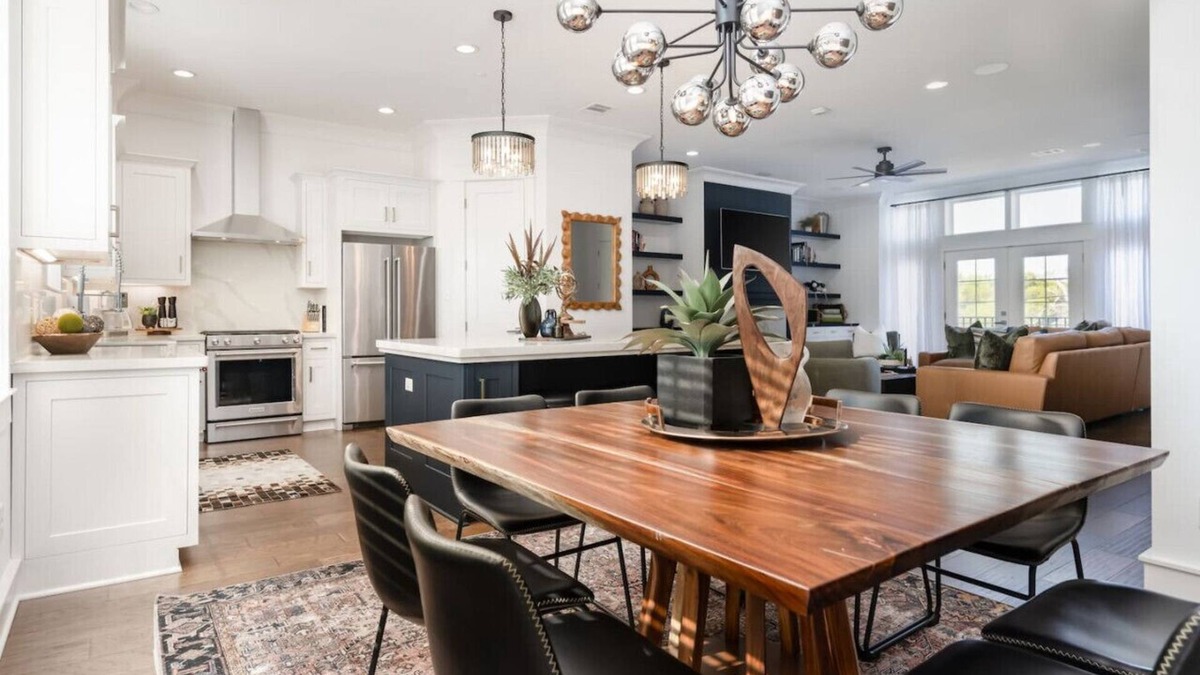 College Station House | The Station: Luxurious Rustic Elegance 3 King Suites