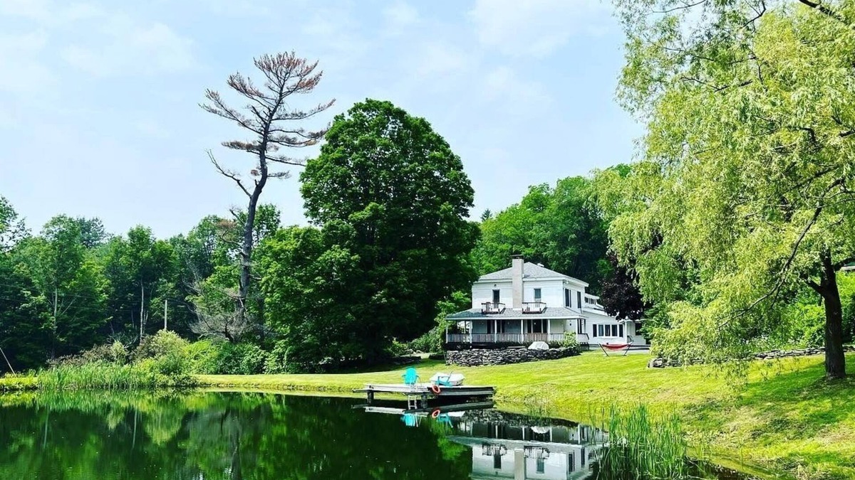 Davenport Villa | The Stewart Manor, Catskills, private oasis with private lake, boat, & 11 acres