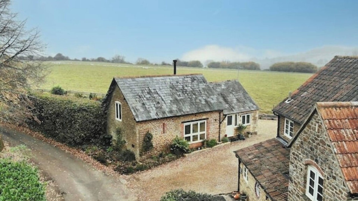 Bremhill Cottage | The Stone Barn - Luxury Barn in Rural Wiltshire