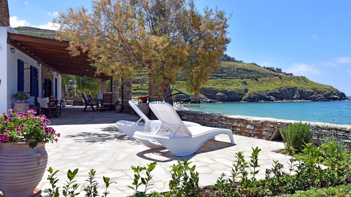 Kea House | The "Stone Beach House" right on the beach in Kampi, near Koundouros