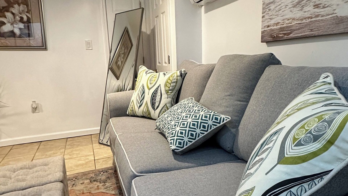 Uniondale Apartment | The Stone House! Pvt Entry/Sleeps 4 - by Hofstrann