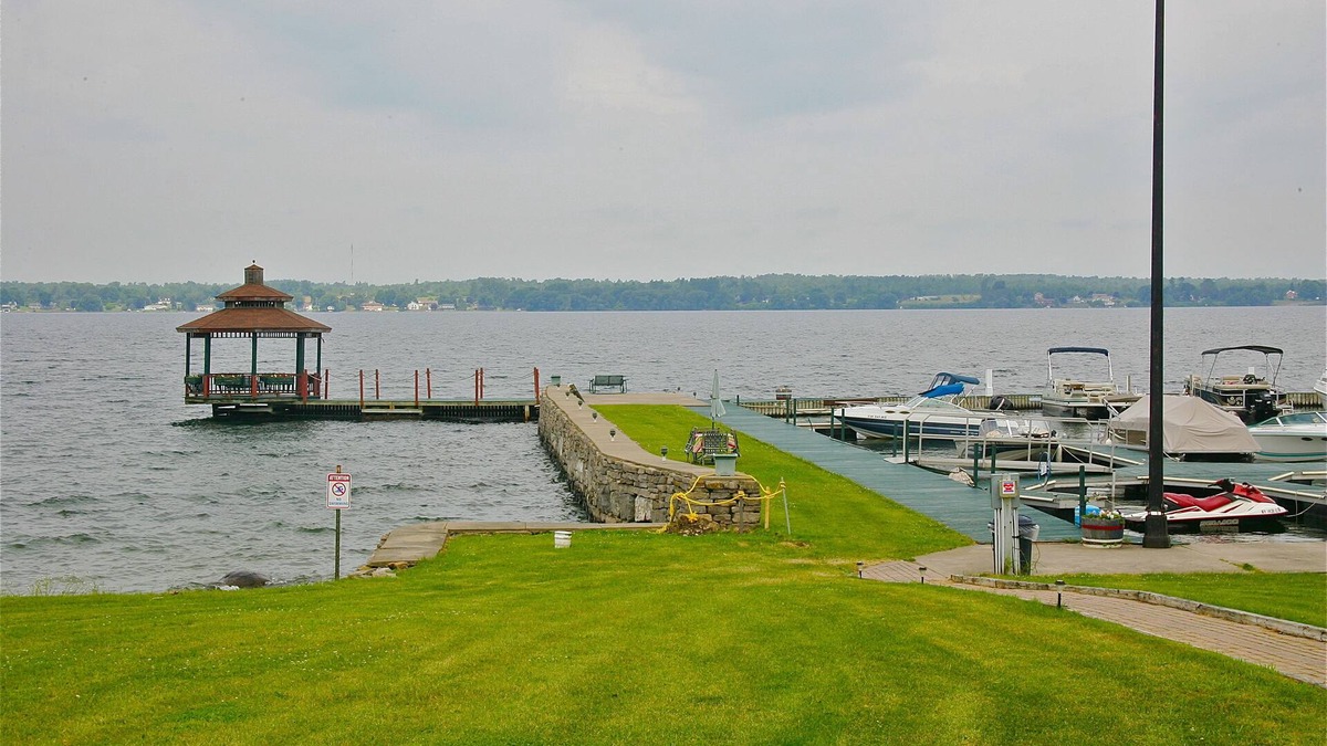 Ogdensburg Hotel | The Stonefence Resort