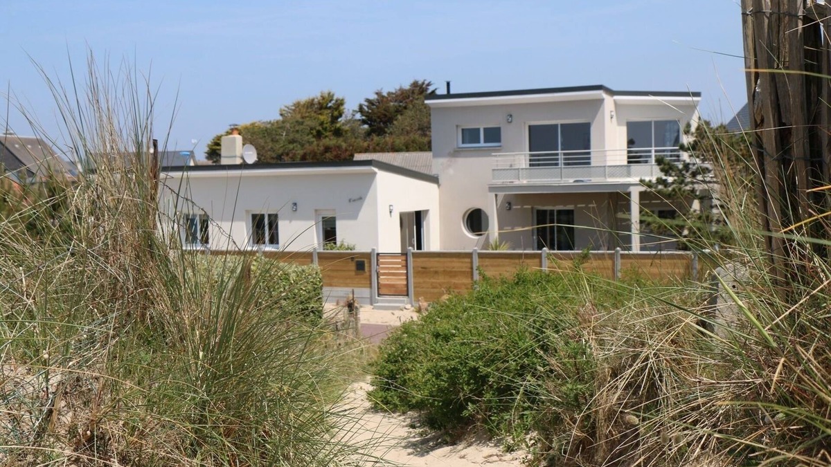 Bretteville-sur-Ay Villa | "The stopover" house 20 meters from the beachnn