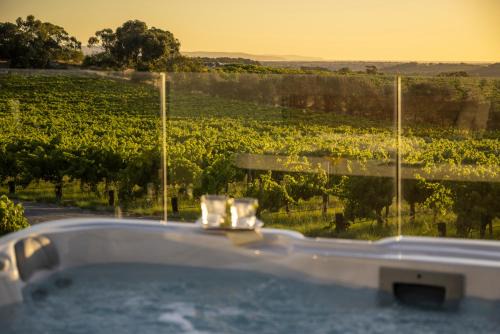 Blewitt Springs Hotel | The Strand at The Vineyard McLaren Vale - King BR, Comp Minibar, Breakfast Prov, Fireplace