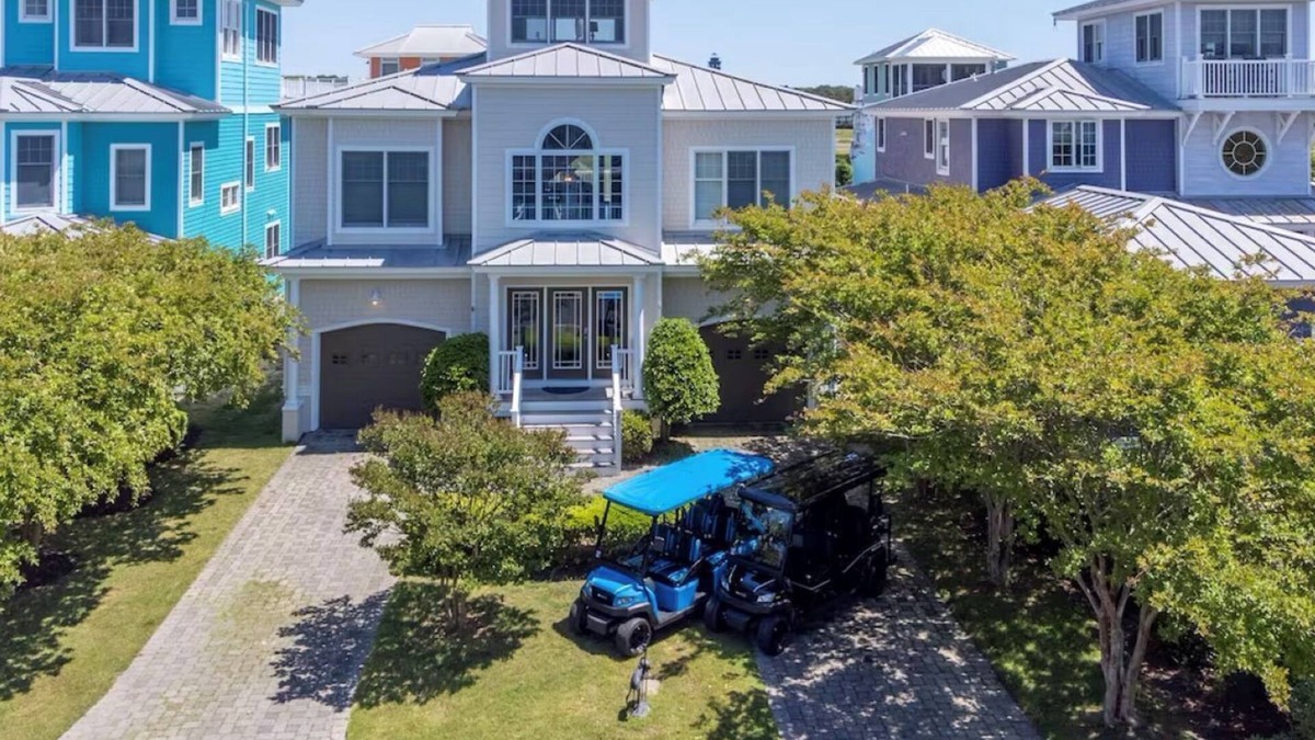 Cape Charles House | The Strand: Free Golf Carts, Paddle Boards, Tennis & Pool, 1 Blk to Beach