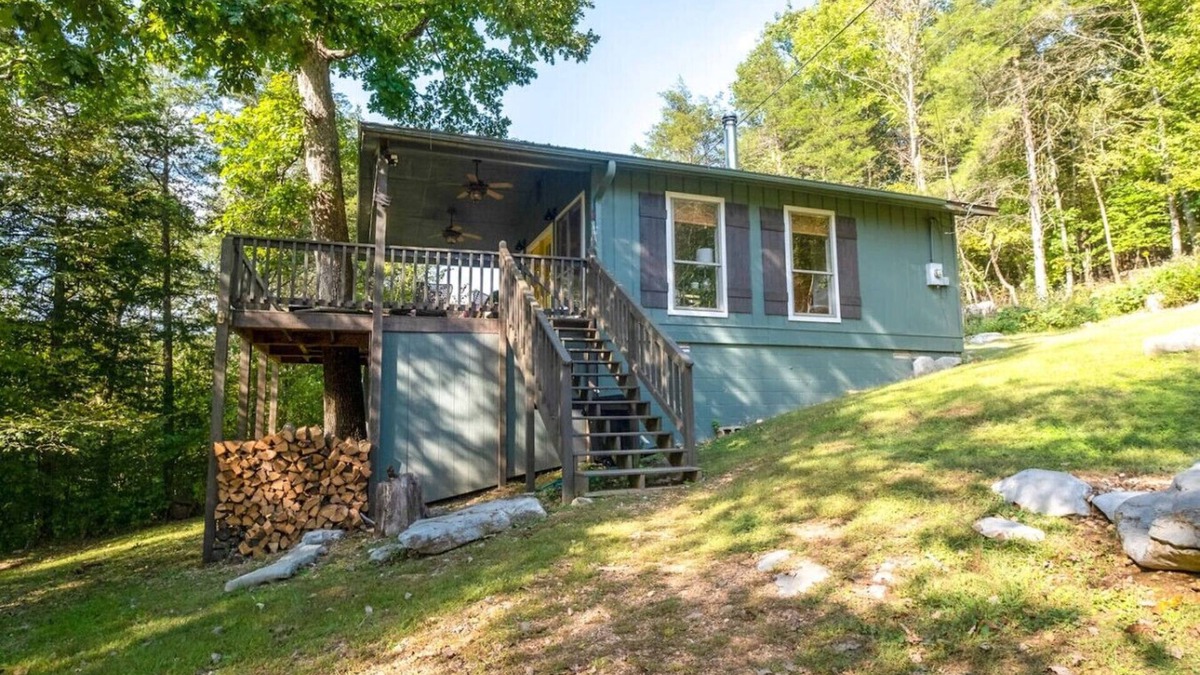 Newnata Cabin | The Studio ~ An Ozark Hideaway
