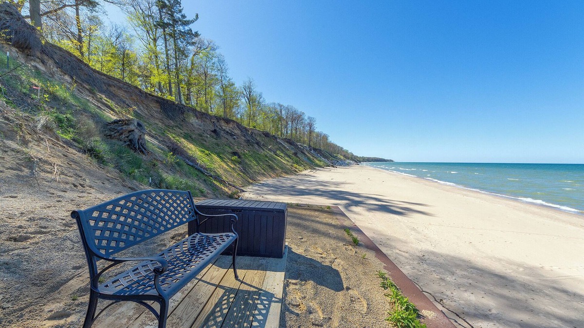 Fennville House | The Studio - Lake Michigan Access - Unique Art throughout