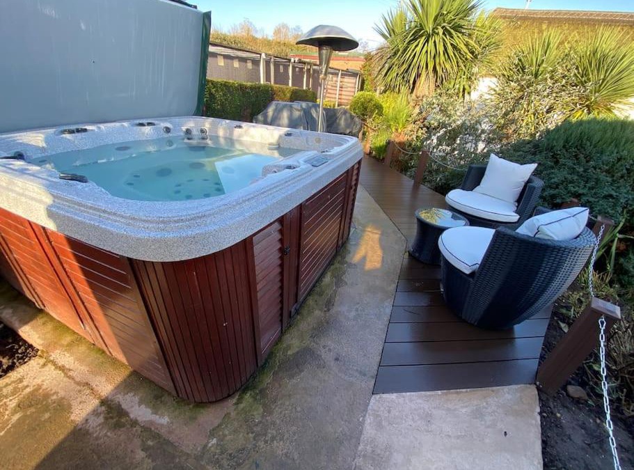 East Budleigh Apartment | The Studio with Hot Tub in East Budleigh in beautiful countryside