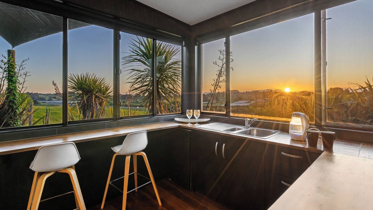 Tasman Apartment | The Studio with water views