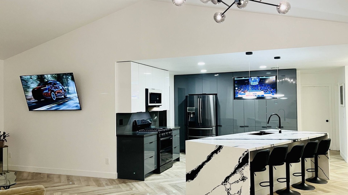 Hesperia House | The Stylish Stay in Hesperia