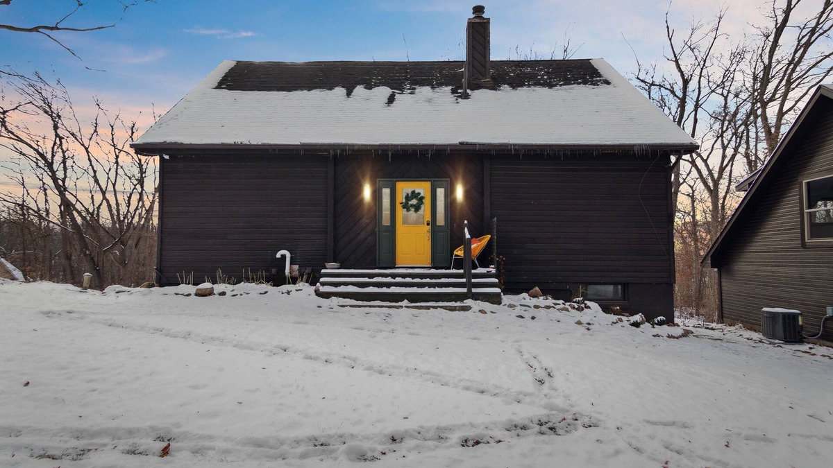 Milford House | The Sunshine House ☀️ w/Sauna & 5 min. from downtown Milford + Kensington Park.
