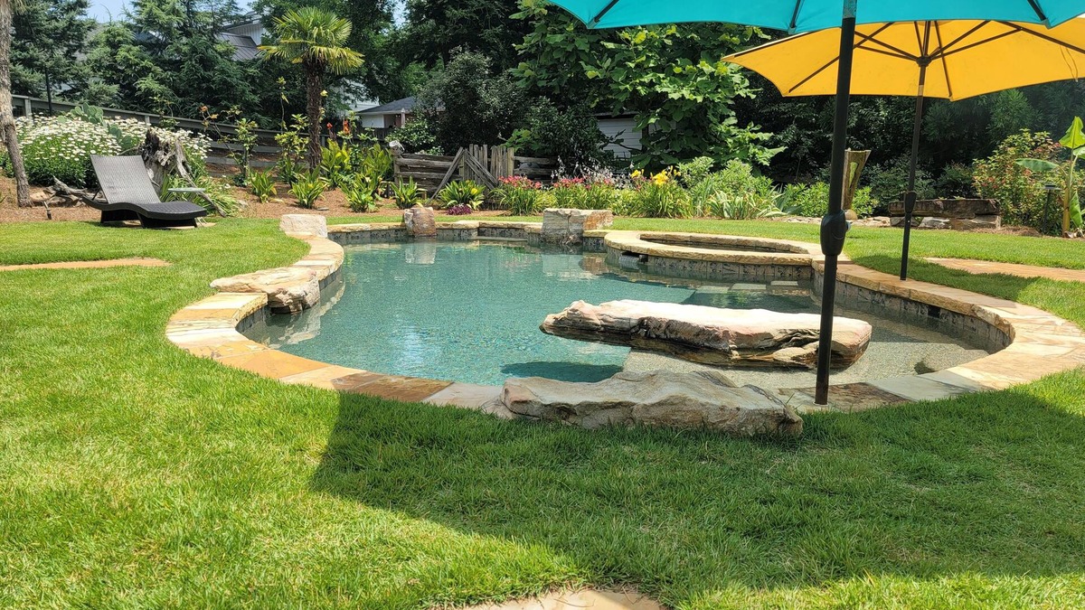 Roswell Apartment | The Suite At Canton Street in Downtown Roswell with pool