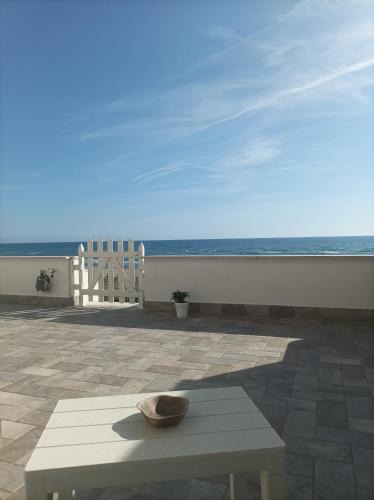 Torvaianica Apartment | the suite on the beach