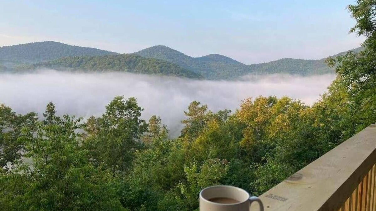 Suches Cabin | The Summit Haven -Top of Mountain/Pet Friendly/Panoramic Year-Round Views