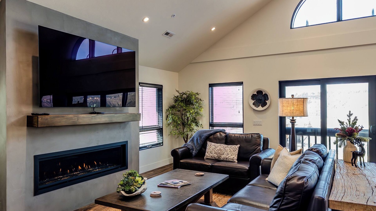 Hood River Condo | The Summit-Luxury three bedroom penthouse in the iconic Horsefeathers building!