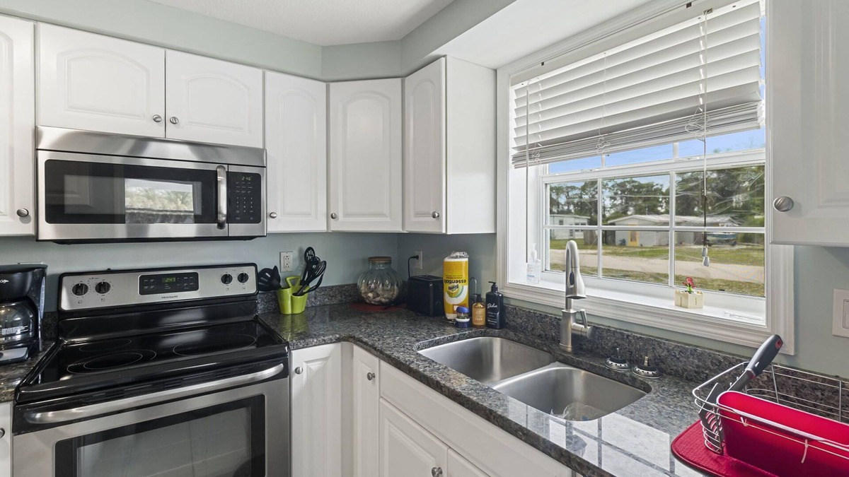 Grove City Apartment | The Sun Ray Salty Air Stay B