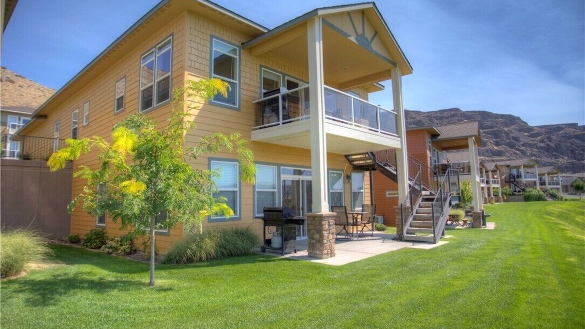 Quincy House | The Sun, The River, & Wine country only 2.5 hours from Seattle or Spokane