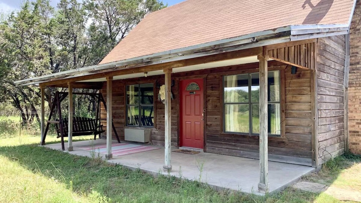 Paluxy Cabin | The Sundance Cabin at the Hideaway Ranch and Refuge