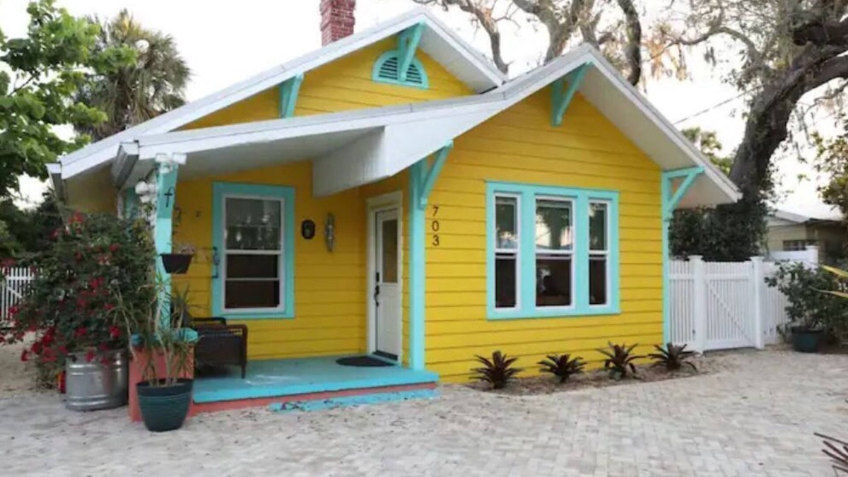 Tropic House | The Sunny Bungalow